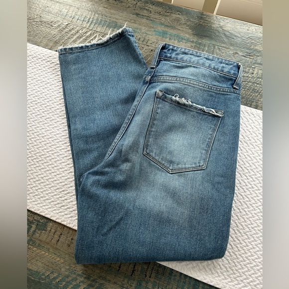 Vervet Jeans Distressed Front, Frayed Hem 29 waist, 26 inch inseam 12 inch rise - Picture 8 of 10